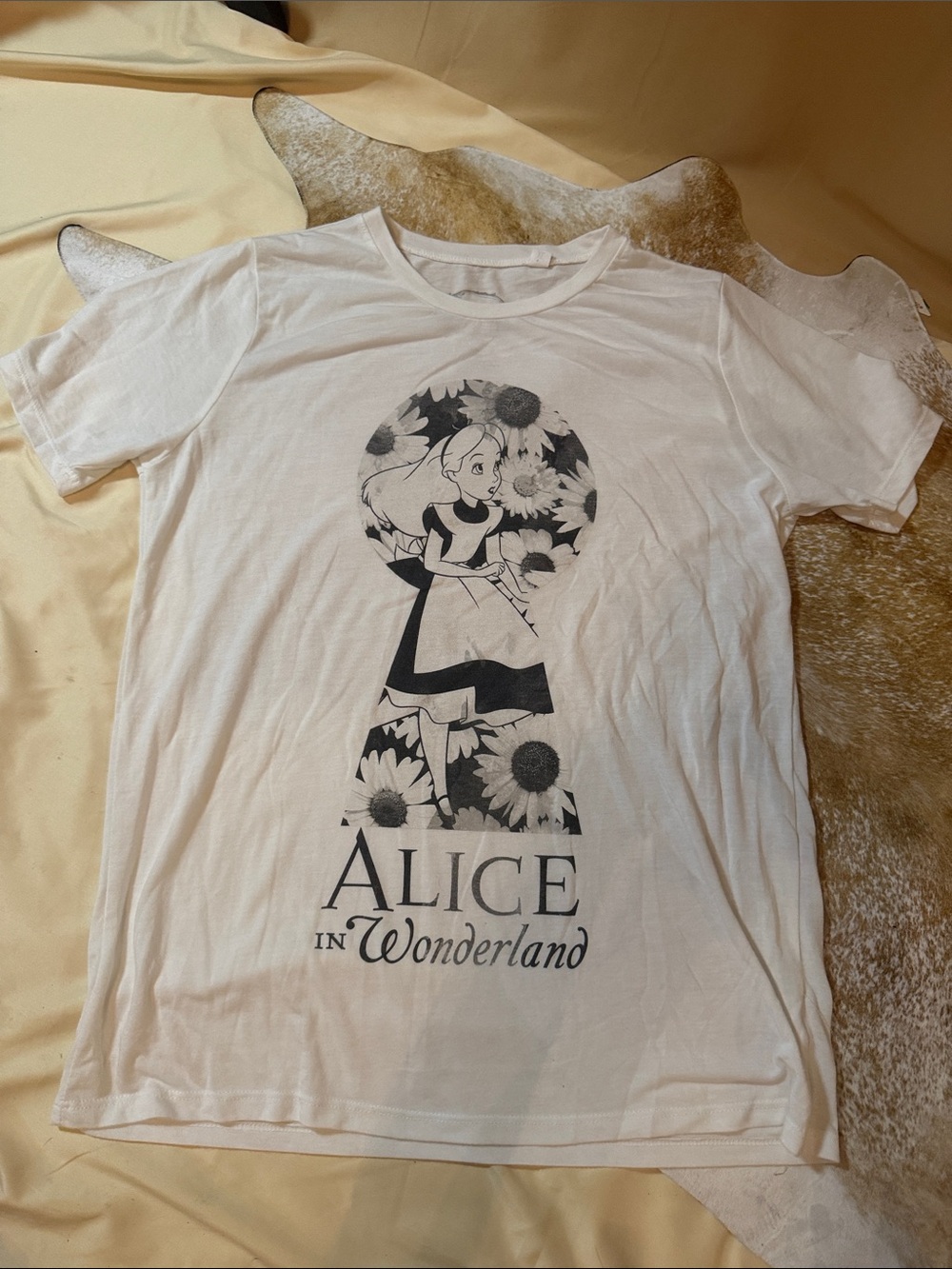 Alice in Wonderland Girls' White Graphic Tee